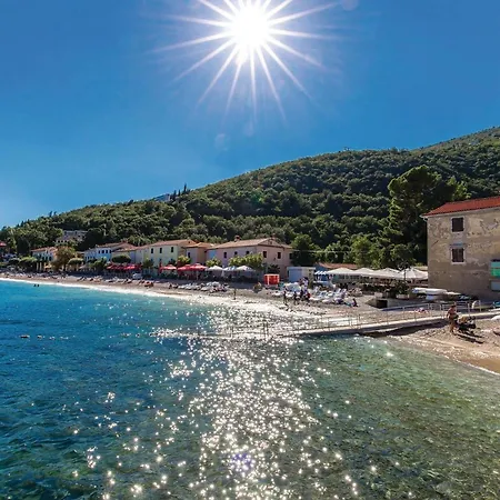 Lägenhet Cozy In Mošćenička Draga